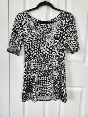 Women’s Scoop Neck Flared Top With Pallettes